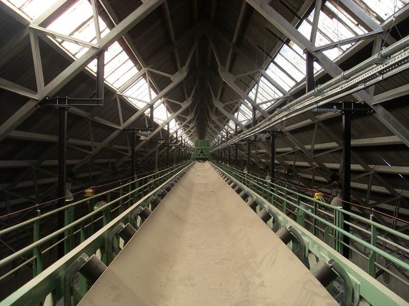 Система рельсового конвейера-перегружателя