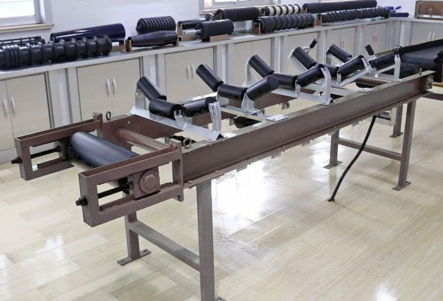 Роликовые опоры лоткового конвейера