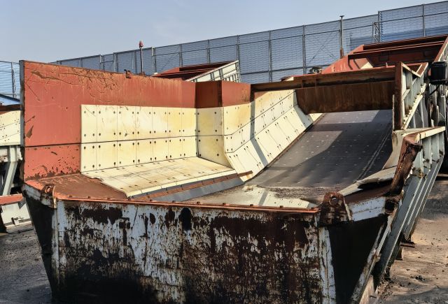 Разгрузчик грузовиков | Стационарные приемные устройства для сыпучих материалов