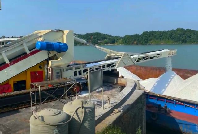 Загрузка судов напрямую с грузовиков