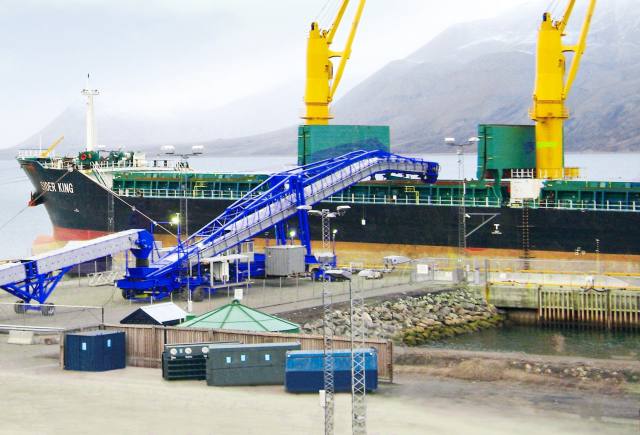 Судопогрузчик с изогнутой стрелой