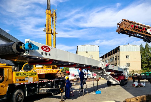 Гусеничный мобильный бункер-питатель серии KTB HF