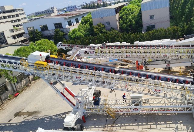 Полноколесный мобильный судопогрузчик