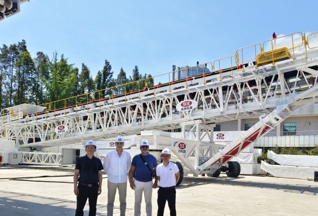 Полноколесный мобильный судопогрузчик