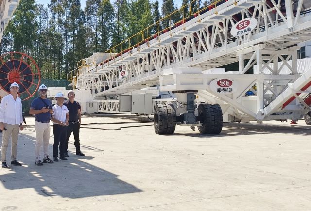 Полноколесный мобильный судопогрузчик