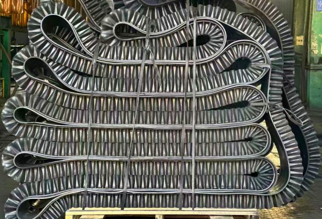 Конвейерная лента с гофрированными боковинами